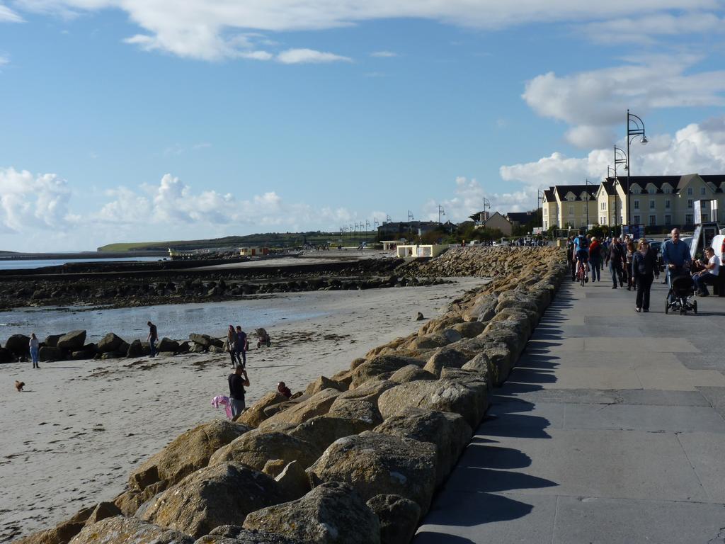 Holiday Hotel Galway Exterior foto
